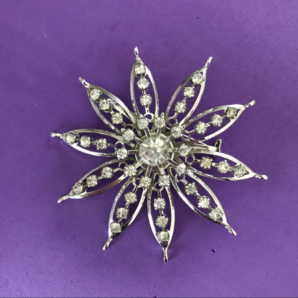 Vintage Rhinestone Flower Pin/Brooch